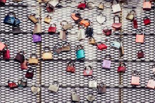 Serrurerie : comment utiliser des aimants ronds pour fixer sans percer ?