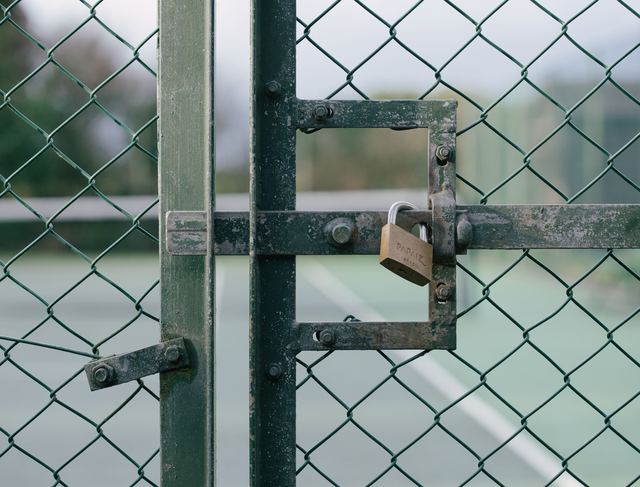 Quel cadenas haute sécurité résiste vraiment sur un abri ou un portail ? Quel cadenas haute sécurité résiste vraiment sur un abri ou un portail ?